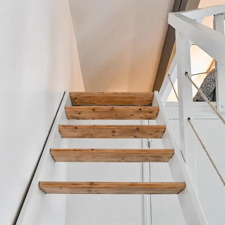 Jolie Climatise Apartment *