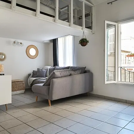 Jolie Climatise Apartment